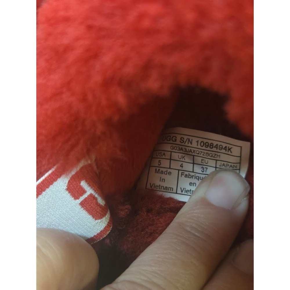 UGG Fluff Yeah Slide Red Sheepskin Logo Strap Sandals Kids Size 5 Women 7 - Picture 4 of 4